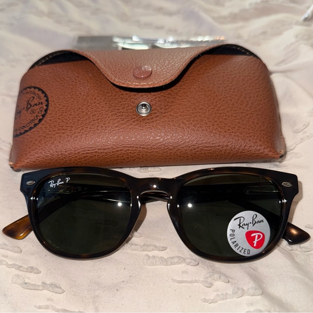 Ray-Ban RB4140 Polarized Sunglasses Women (710/58)